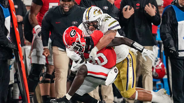 Kyle Efford tackles Daijun Edwards